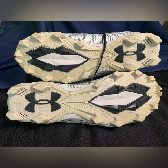 Men’s Under Armour football cleats size 13, Highlight, White and Black color. - Picture 6 of 6